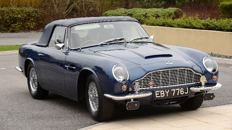 Koleksi Mobil Ratu Elizabeth II, Tunjukan Kecintaan Terhadap Mobil Pabrikan  Inggris - NMAA